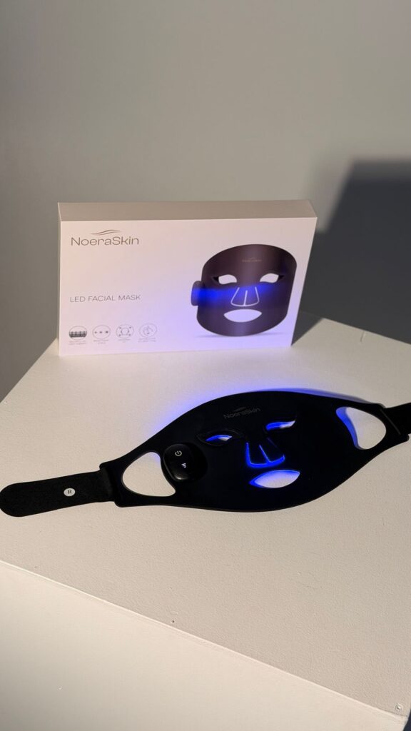 The mask and its retail box